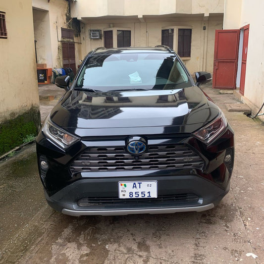 Location Toyota Hybride à Conakry – Avec Chauffeur Inclus