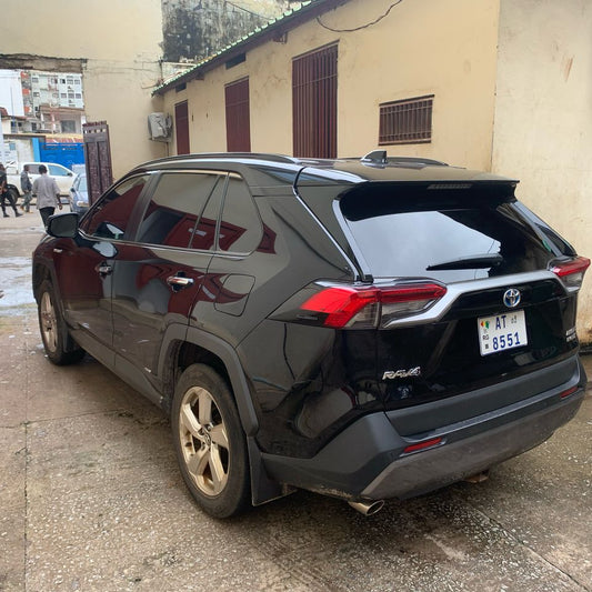 Location Toyota Hybride à Conakry – Avec Chauffeur Inclus