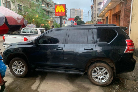 Location Toyota Prado à Conakry – Avec Chauffeur Inclus